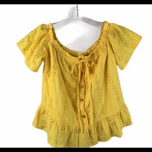 Daytrip shortsleeved yellow top.